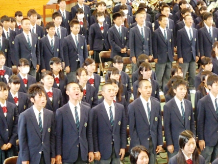 校歌斉唱